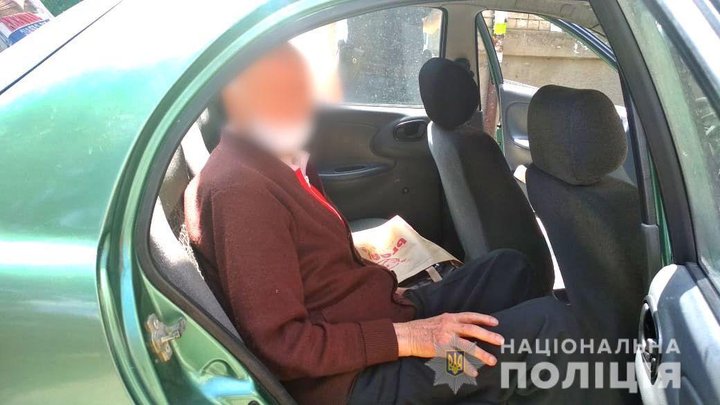 В Херсоні поліцейські допомогли повернутися додому ветерану Другої світової війни, який загубився у місті