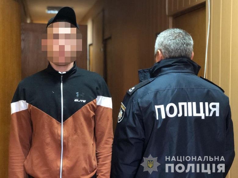 Київські правоохоронці протягом кількох хвилини затримали групу чоловіків за розбійний напад на лікаря