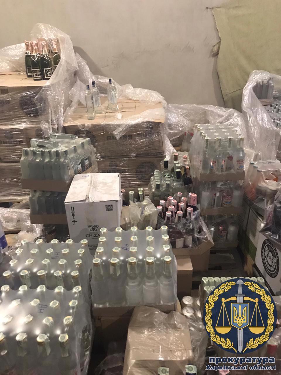 Правоохоронці у Харкові вилучили контрафактний алкоголь та цигарки на майже 3,5 млн грн