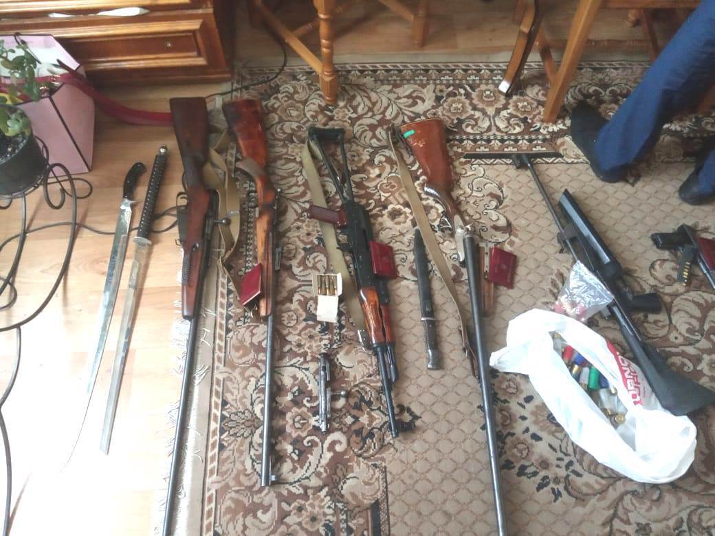 У Житомирі місцевого жителя підозрюють у незаконному збуті вогнепальної зброї і боєприпасів  (ФОТО)