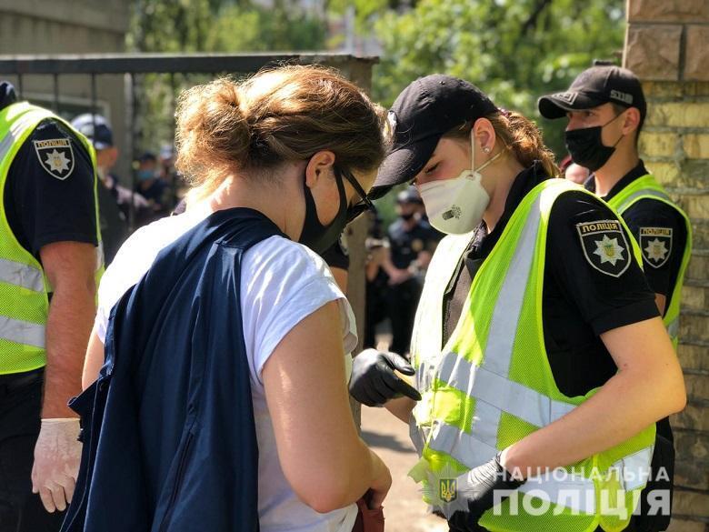 «За протиправні дії біля Шевченківського районного суду міста Києва на п’ятьох осіб складено адміністративні матеріали», - Андрій Крищенко