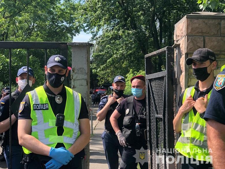 «За протиправні дії біля Шевченківського районного суду міста Києва на п’ятьох осіб складено адміністративні матеріали», - Андрій Крищенко