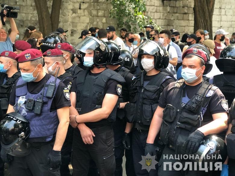 «За протиправні дії біля Шевченківського районного суду міста Києва на п’ятьох осіб складено адміністративні матеріали», - Андрій Крищенко