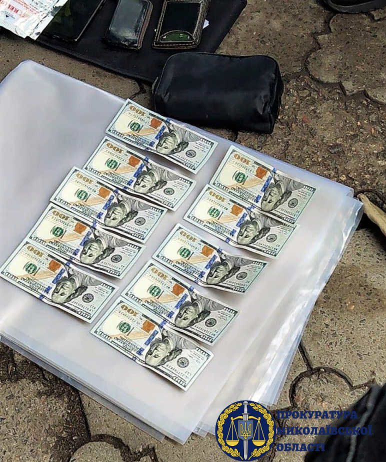 На Миколаївщині затримано помічника начальника колонії під час отримання неправомірної вигоди (ФОТО)