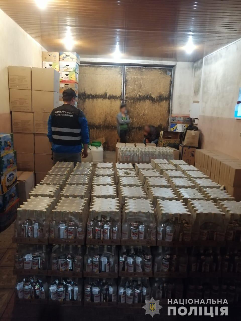 Поліцейські Харкова викрили групу осіб у виготовленні та збуті фальсифікованих підакцизних товарів