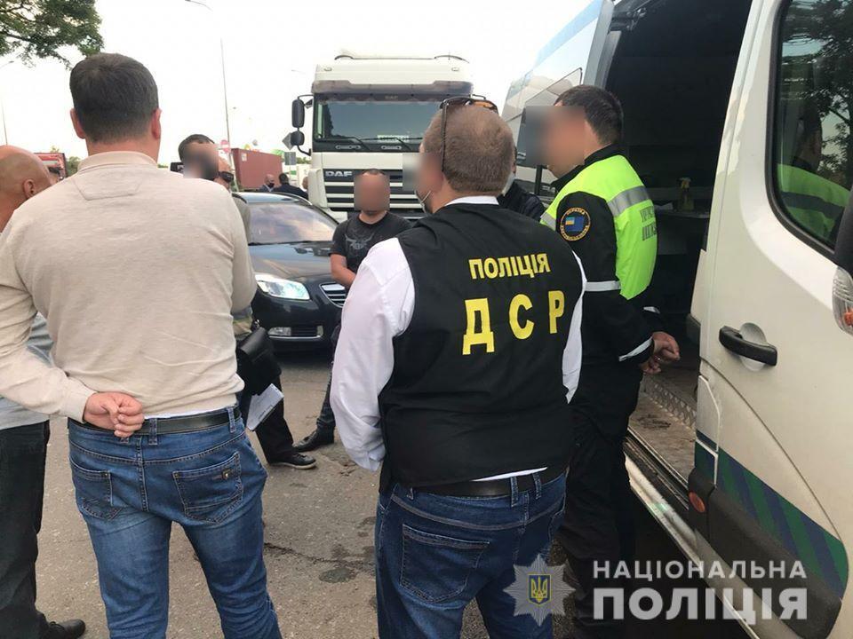 Вінницькі правоохоронці викрили корупційну схему збагачення посадових осіб Укртрансбезпеки