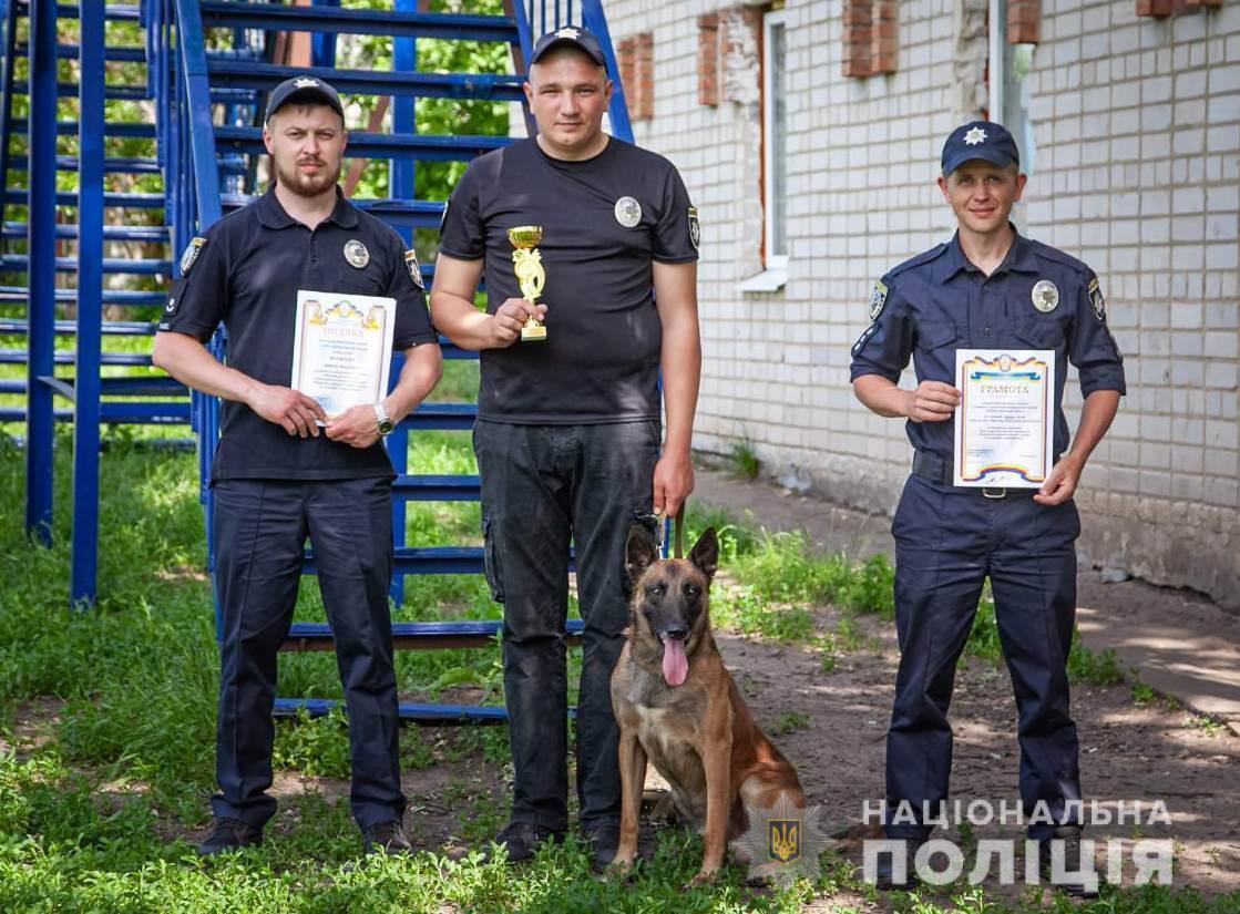 Поліцейські-кінологи вибороли перше місце серед силових структур на чемпіонаті зі службового собаківництва