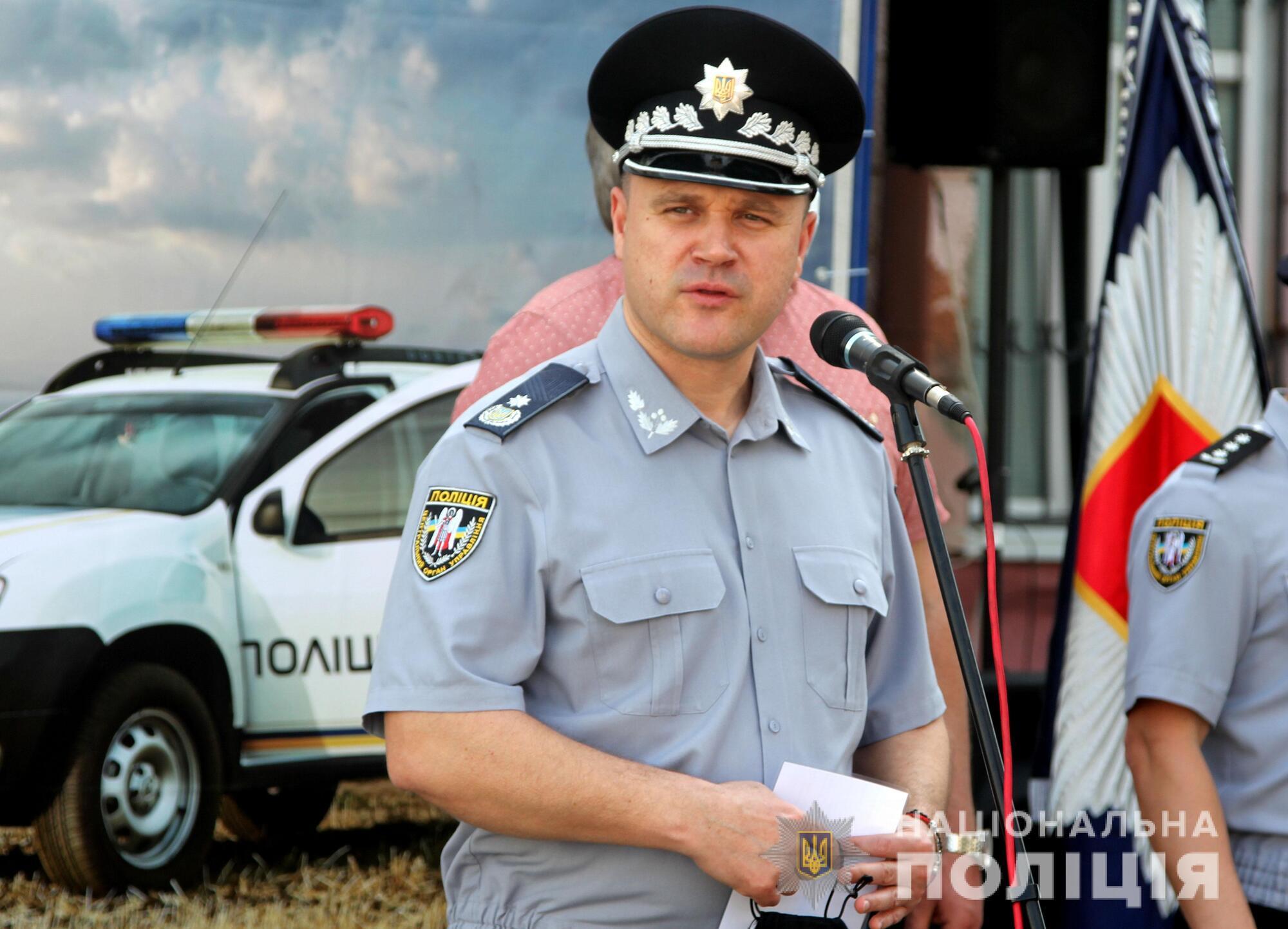 На Рівненщині Голова Нацполіції Ігор Клименко вручив поліцейським офіцерам громад ключі від 23 службових автомобілів