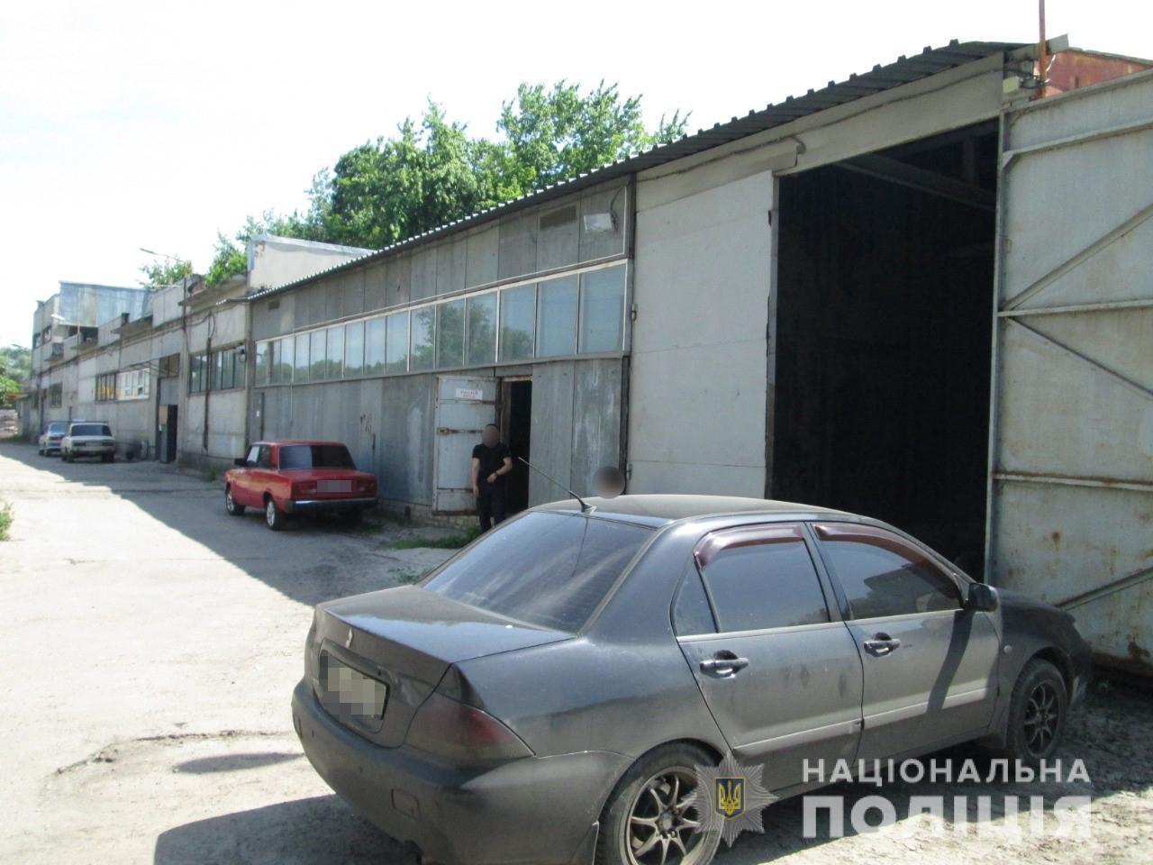 Правоохоронці виявили у Харкові підпільний цех з виготовлення спиртних напоїв