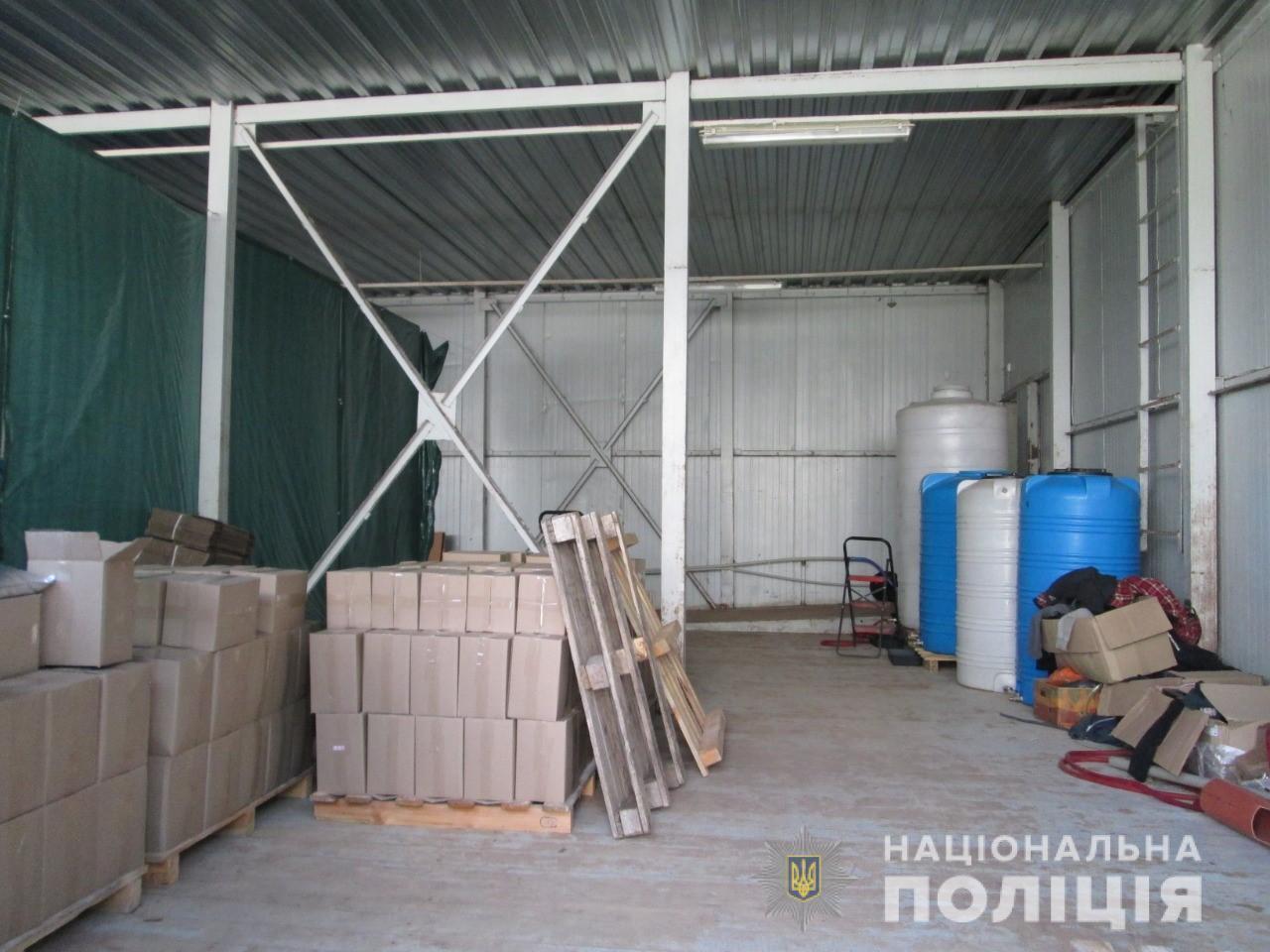 Правоохоронці виявили у Харкові підпільний цех з виготовлення спиртних напоїв