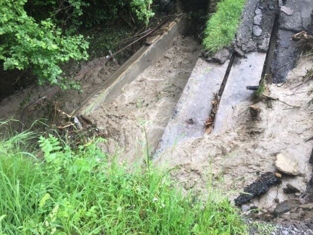 На Закарпатті паводок зніс міст
