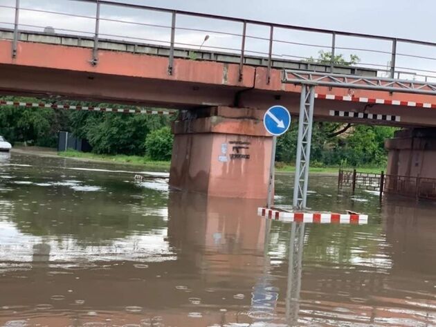 На Закарпатті паводок зніс міст