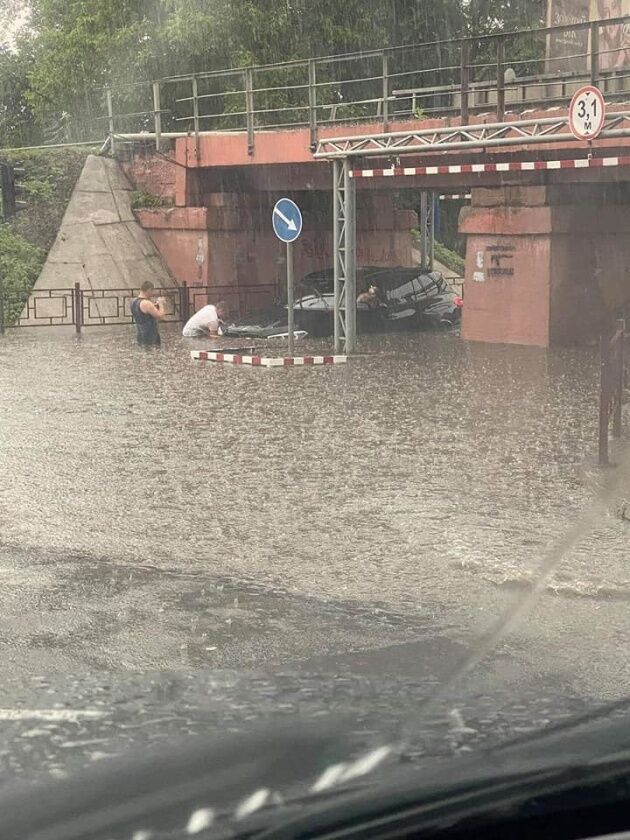 На Закарпатті паводок зніс міст
