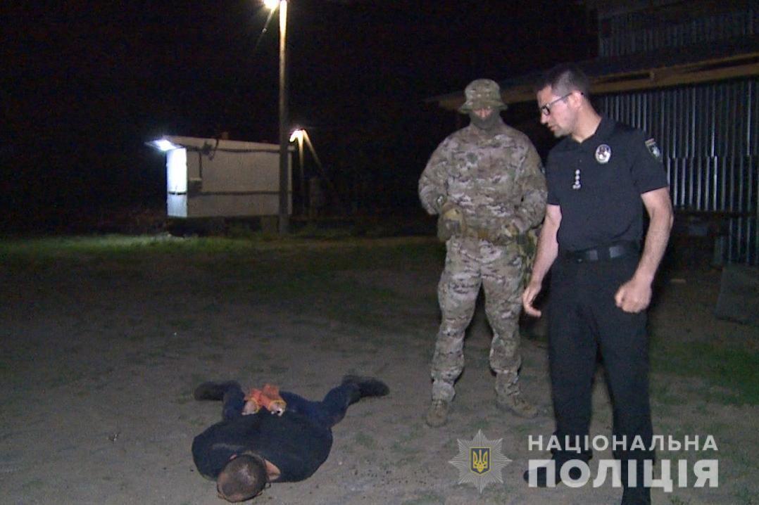 На Вінниччині поліцейські затримали етнічну злочинну групу, яка спеціалізувалася на крадіжках засобів захисту рослин по Україні