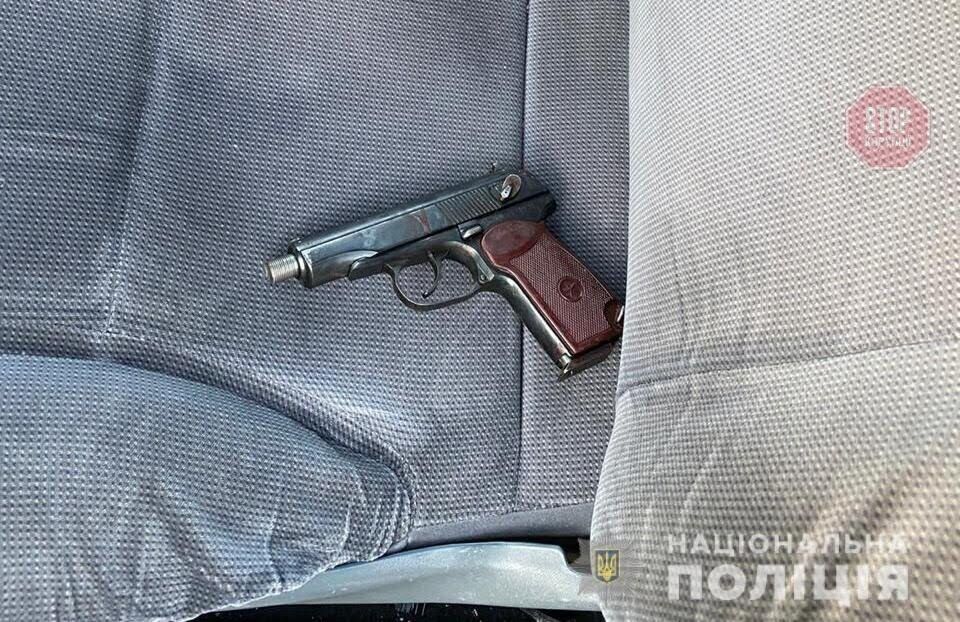 Стікав кров'ю, але затримав підозрюваного: у Дніпрі сталося вбивство молодого поліцейського