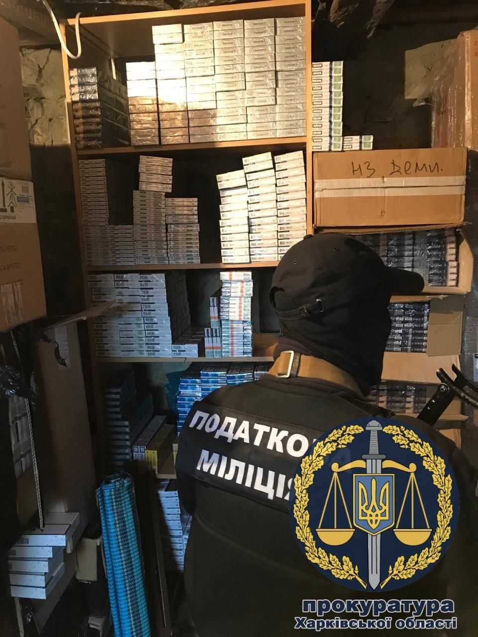 У Харкові правоохоронці викрили підпільні виробництва тютюнових виробів – вилучено 50 тис пачок контрафактних цигарок (ФОТО)