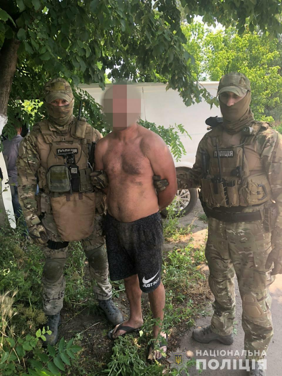 За розбійний напад на родину пенсіонерів на Дніпропетровщині поліцейські затримали трьох іноземців