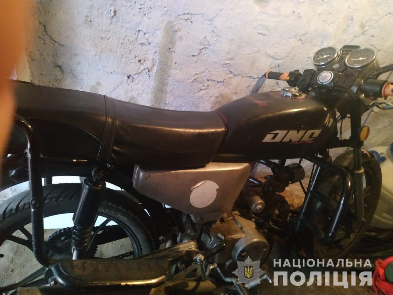 В Овідіополі поліцейські викрили групу молодиків у незаконному заволодінні мопедом студента місцевого вузу