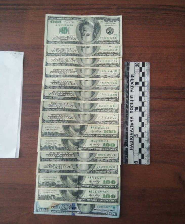 Підозрювана у наданні 1 500 дол США хабара слідчому поліції на Одещині відповідатиме у суді (ФОТО)