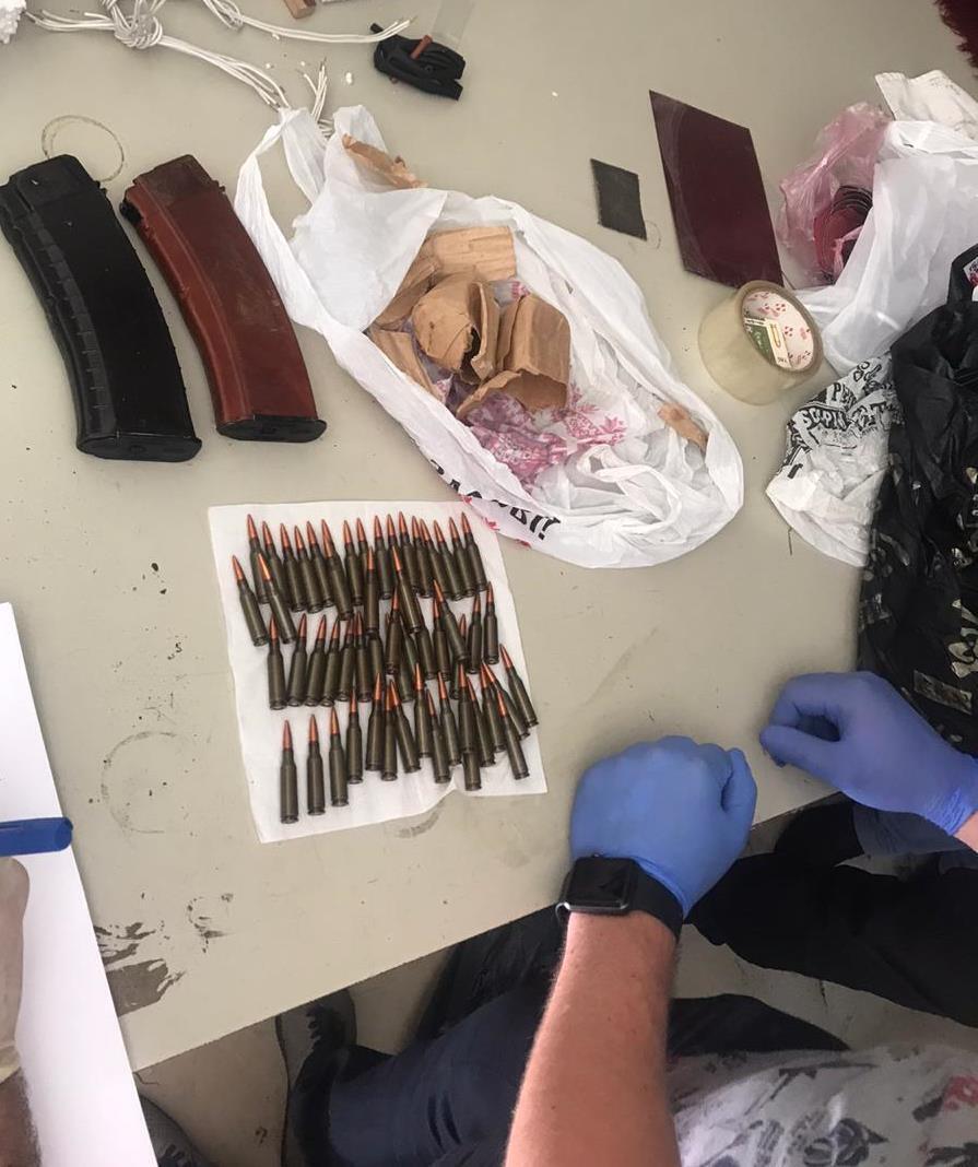 У Житомирі місцевого жителя підозрюють у незаконному збуті вогнепальної зброї і боєприпасів  (ФОТО)