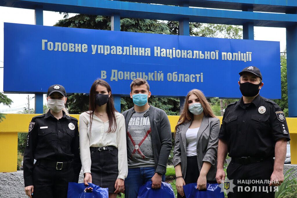 Поліцейські Донеччини вітають малечу з Міжнародним днем захисту дітей