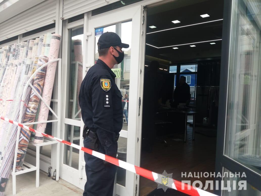 Поліцейські встановлюють обставини стрілянини на промтоварному ринку