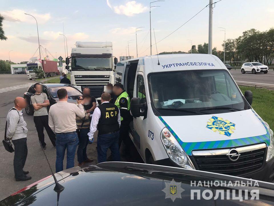 Вінницькі правоохоронці викрили корупційну схему збагачення посадових осіб Укртрансбезпеки