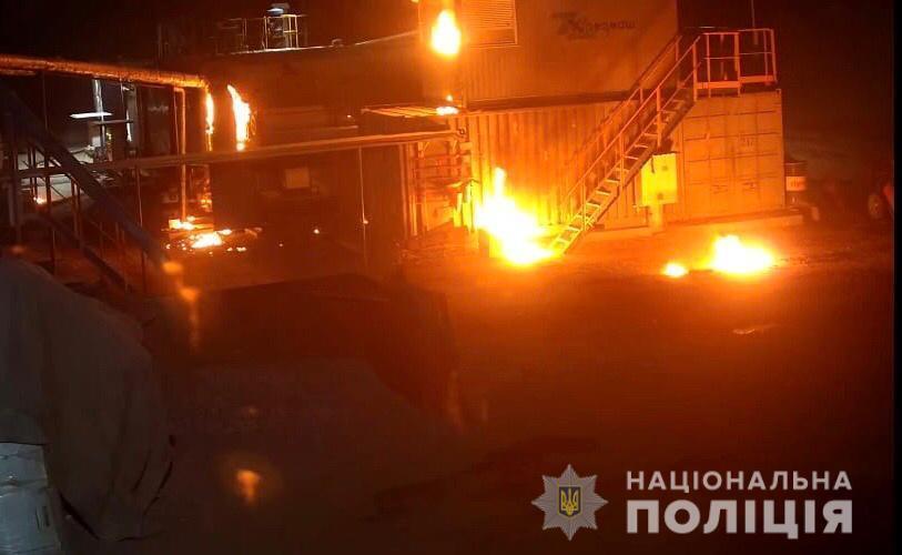 Вінницькі оперативники затримали двох зловмисників, які підозрюються у підпалі підприємства