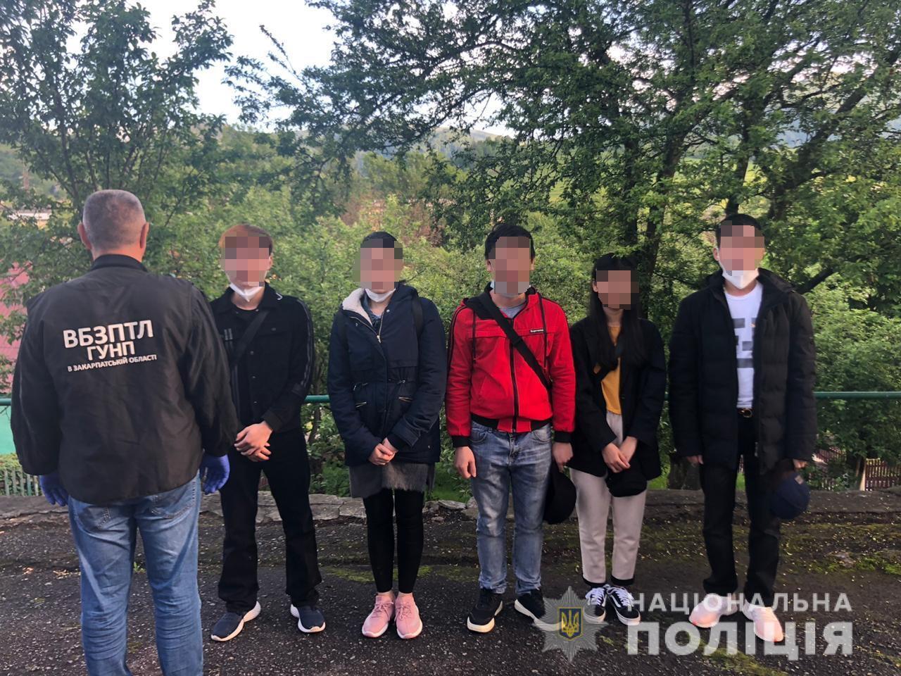 На Закарпатті поліція виявила групу осіб, які незаконно перебували на території України