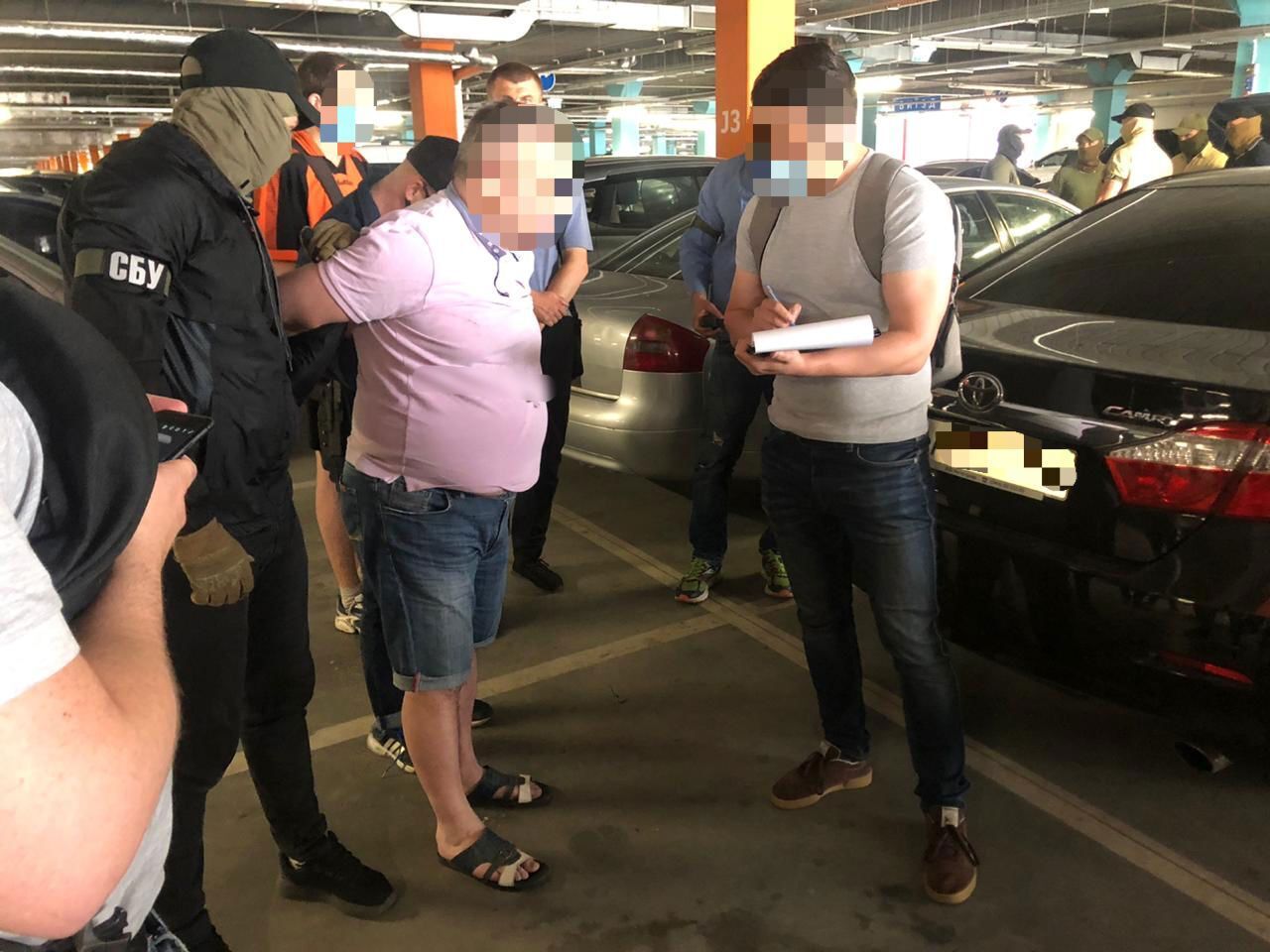 У Києві правоохоронці затримали громадянина, який за 25 тис доларів США обіцяв сприяння у призначенні на керівну посаду в НБУ