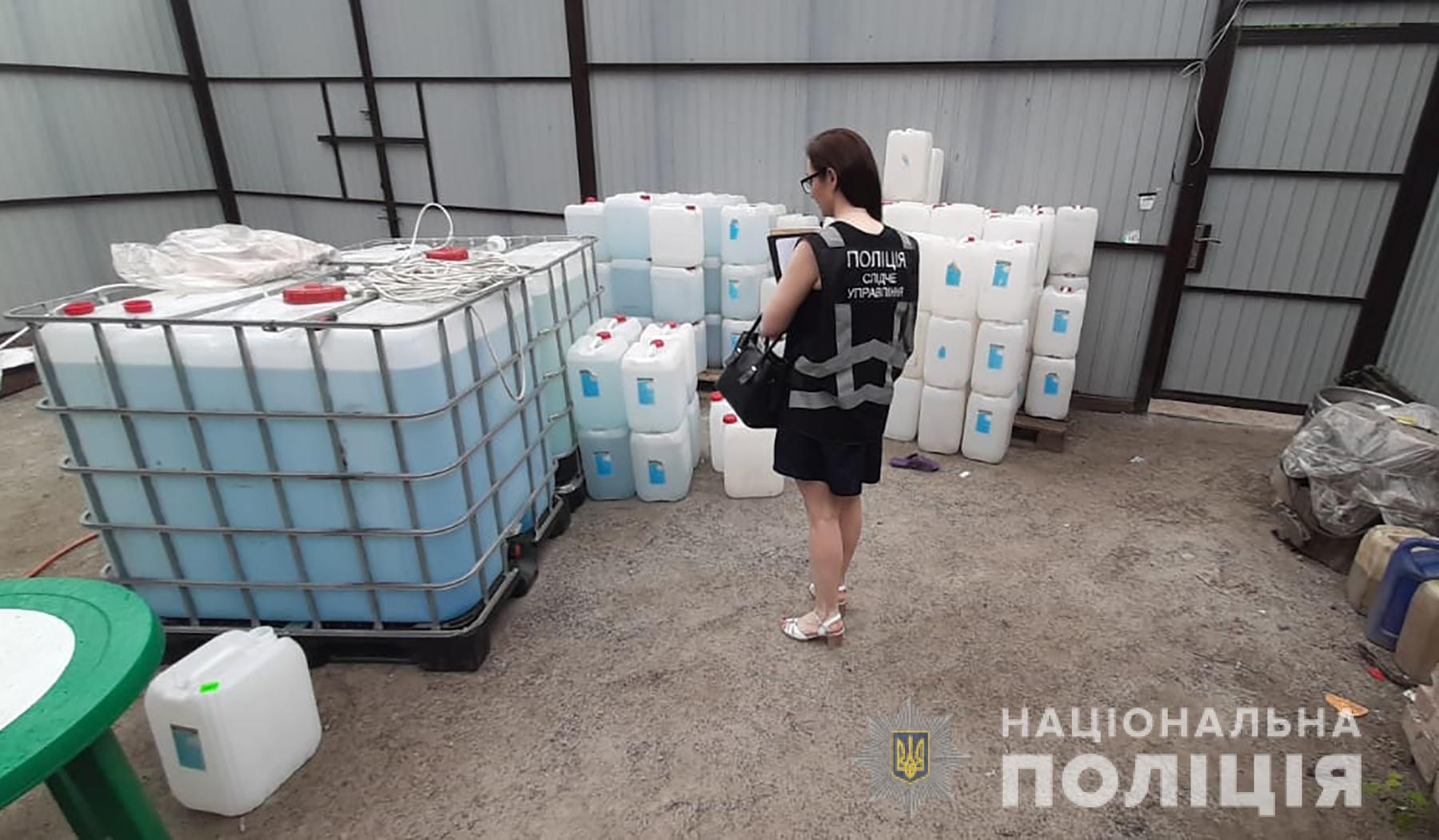 У Запоріжжі поліцейські вилучили з незаконного обігу спирт на мільйон гривень