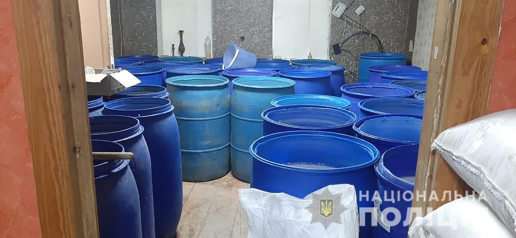 У Запоріжжі поліцейські вилучили з незаконного обігу спирт на мільйон гривень