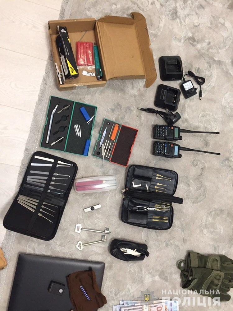Оперативники карного розшуку Нацполіції затримали злочинну групу викрадачів автомобілів преміумкласу