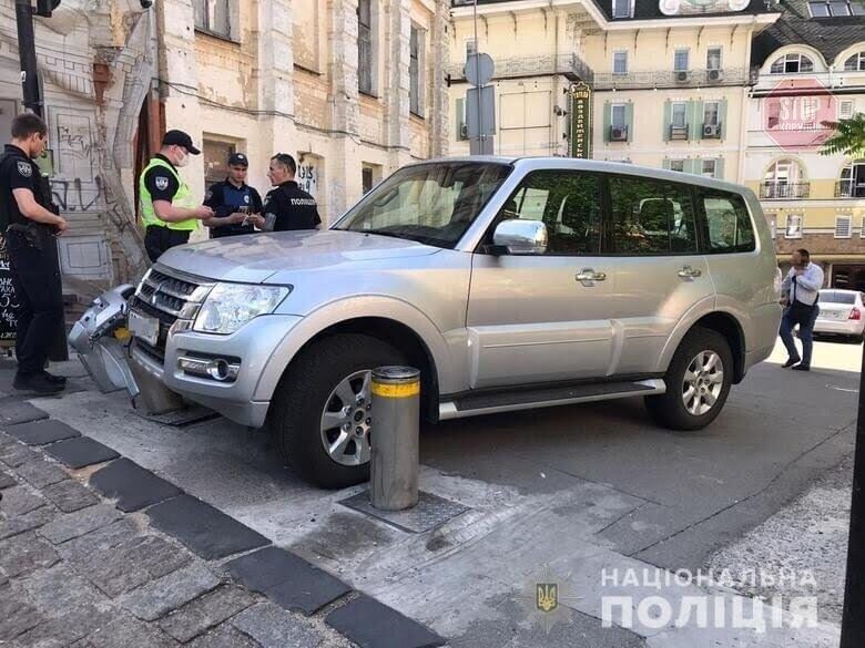 У столиці п'яний чоловік викрав авто посла та катався на ньому (фото)