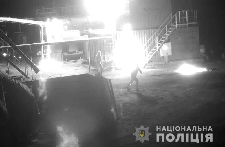 Вінницькі оперативники затримали двох зловмисників, які підозрюються у підпалі підприємства
