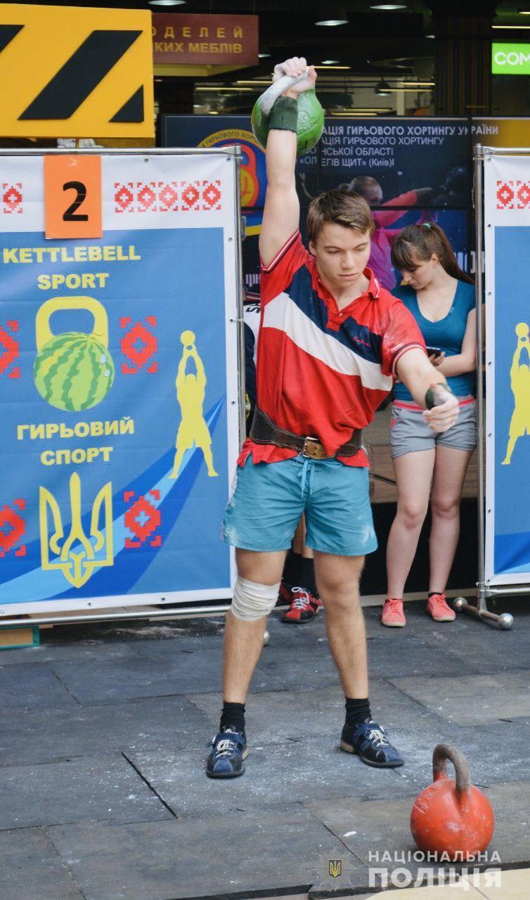 Поліцейський з Івано-Франківська переміг на Кубку світу з гирьового спорту
