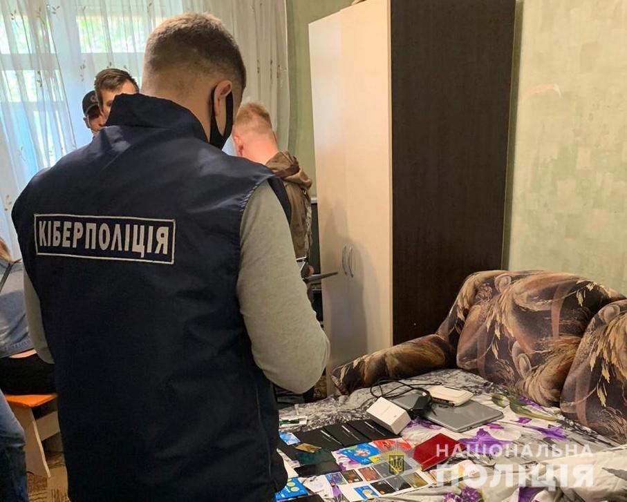 Кіберполіція викрила двох жінок, які під приводом продажу неіснуючих товарів ошукали близько 200 громадян