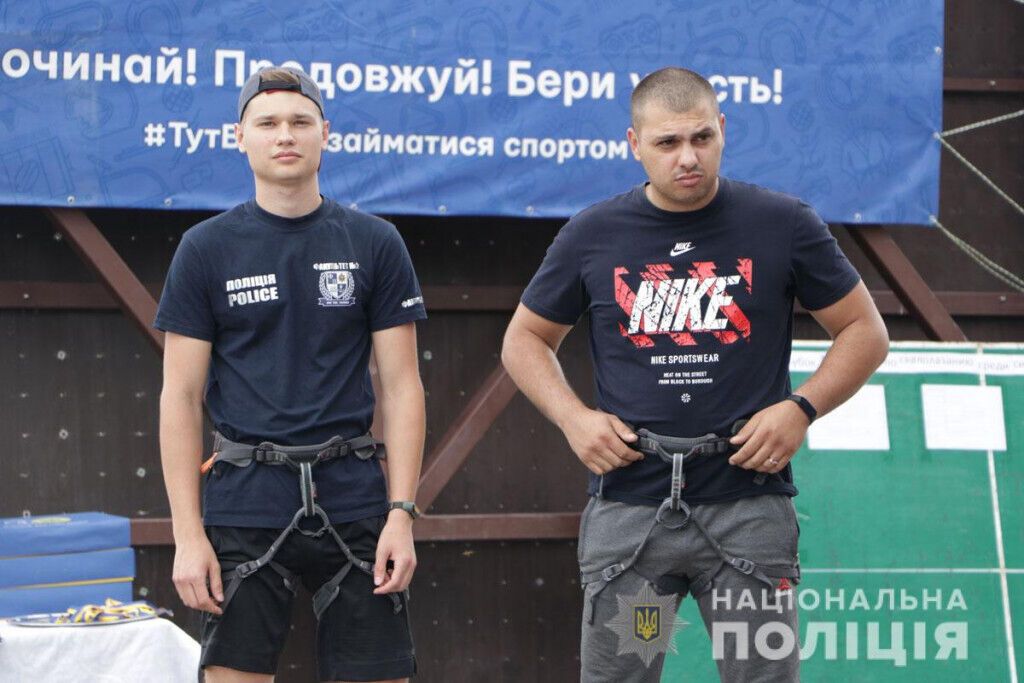 Поліцейські Маріуполя взяли участь у командному змаганні зі скелелазіння