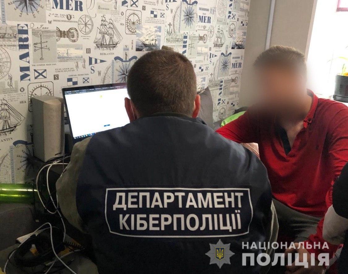 Кіберполіція викрила чоловіка у несанкціонованому доступі до облікових записів користувачів мережі