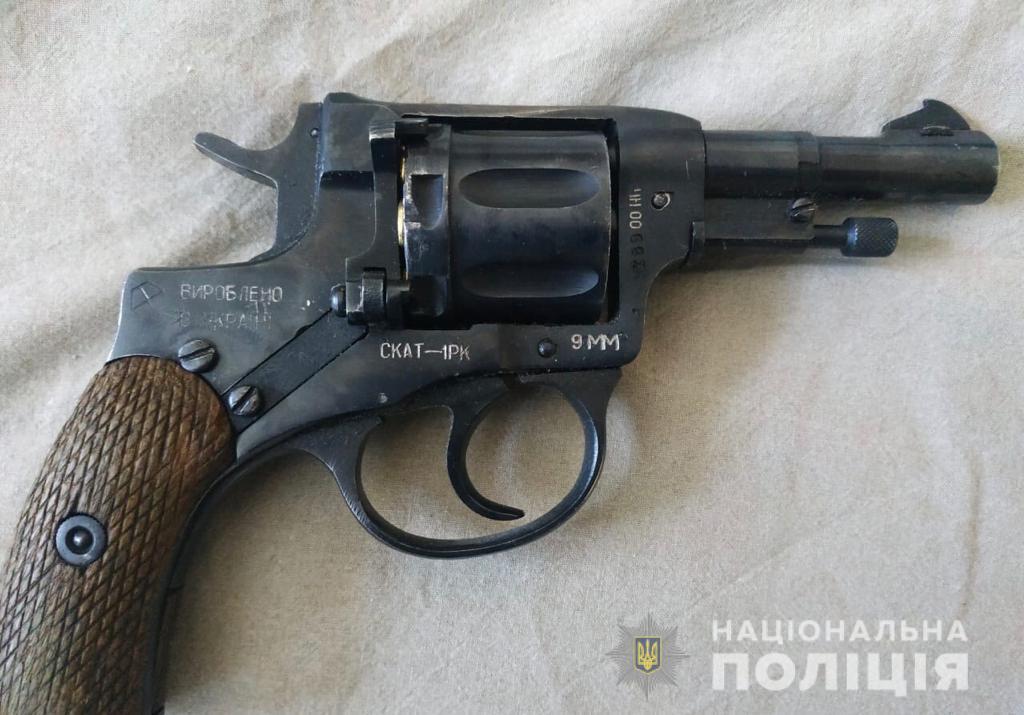 Поліція Київщини розслідує три факти застосування травматичної та холодної зброї