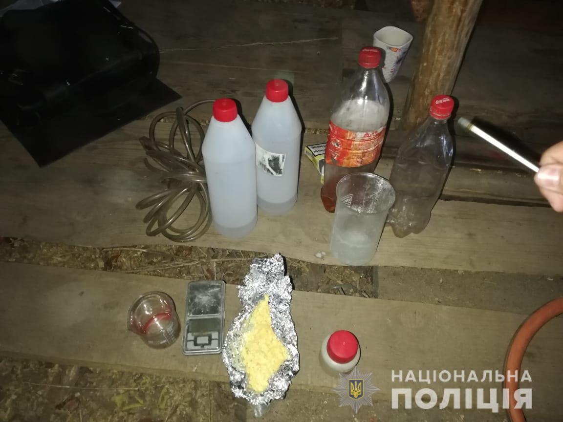 Поліція Київщини ліквідувала три нарколабораторії та затримала групу торгівців амфетаміном