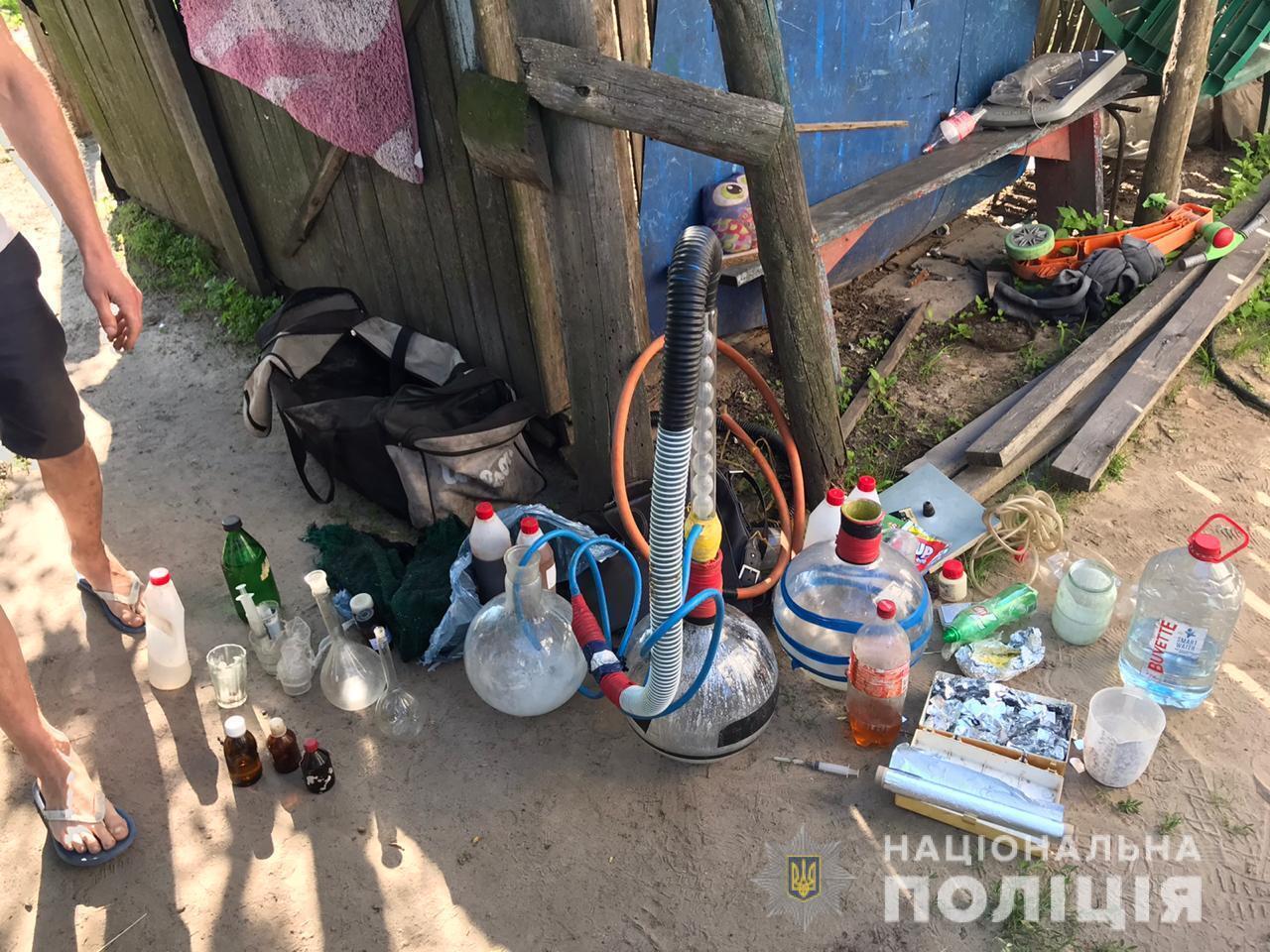 Поліція Київщини ліквідувала три нарколабораторії та затримала групу торгівців амфетаміном