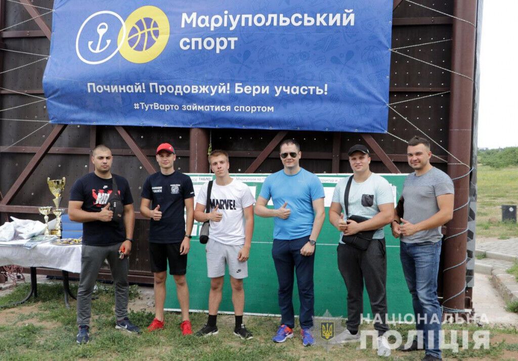 Поліцейські Маріуполя взяли участь у командному змаганні зі скелелазіння