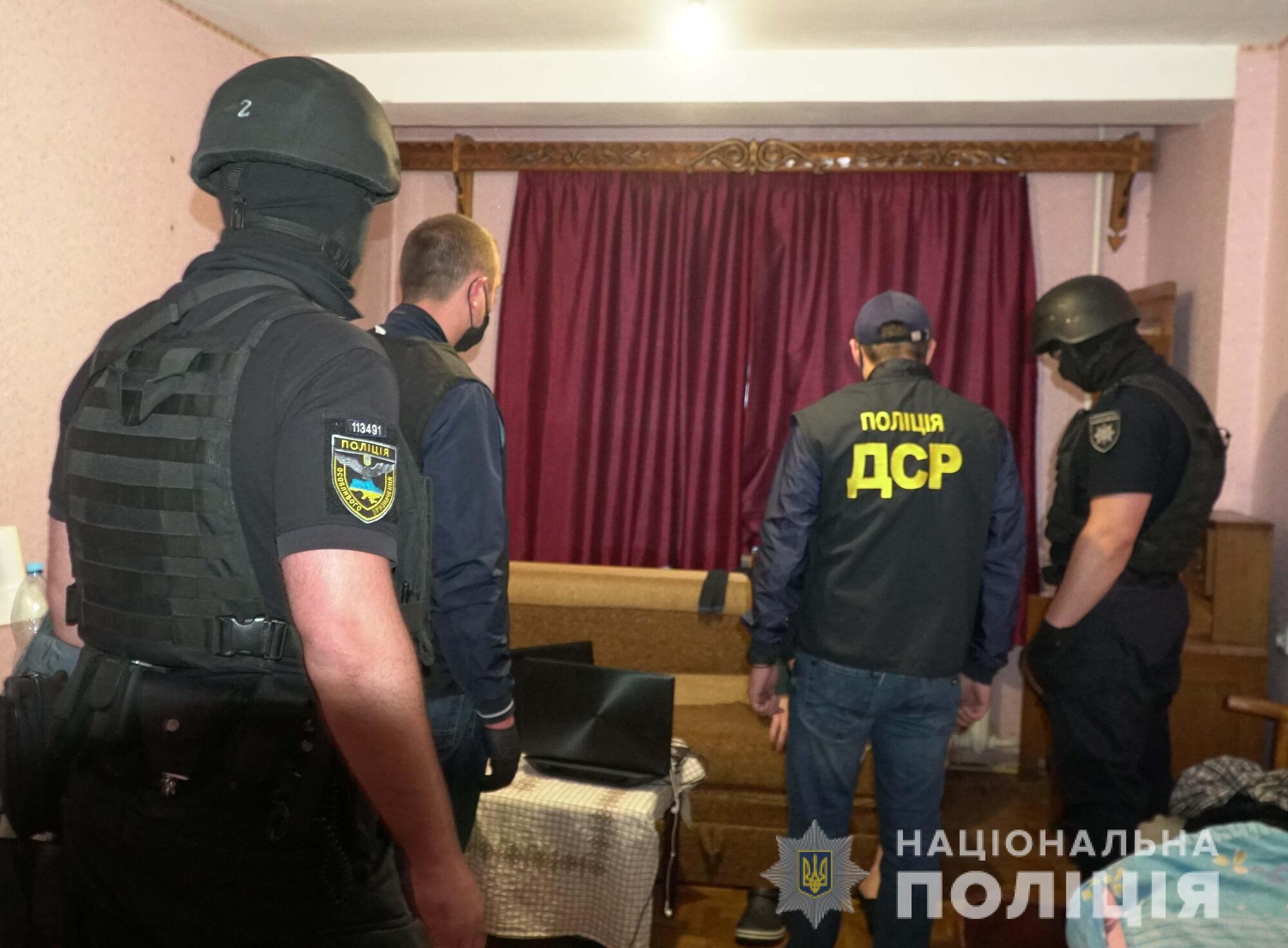 Поліцейські Львівщини затримали зловмисників, причетних до розбійного нападу на будинок та вбивства господаря