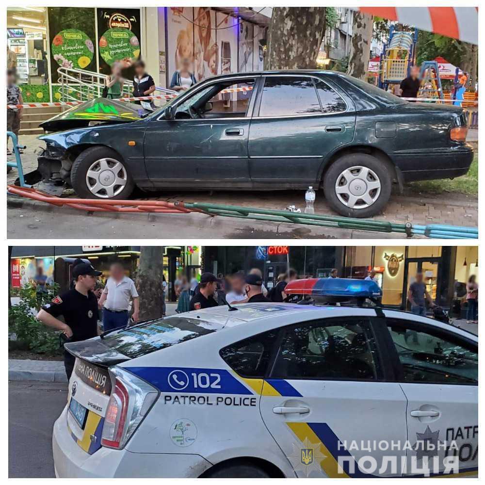 Одеські поліцейські встановлюють обставини ДТП на вулиці Корольова