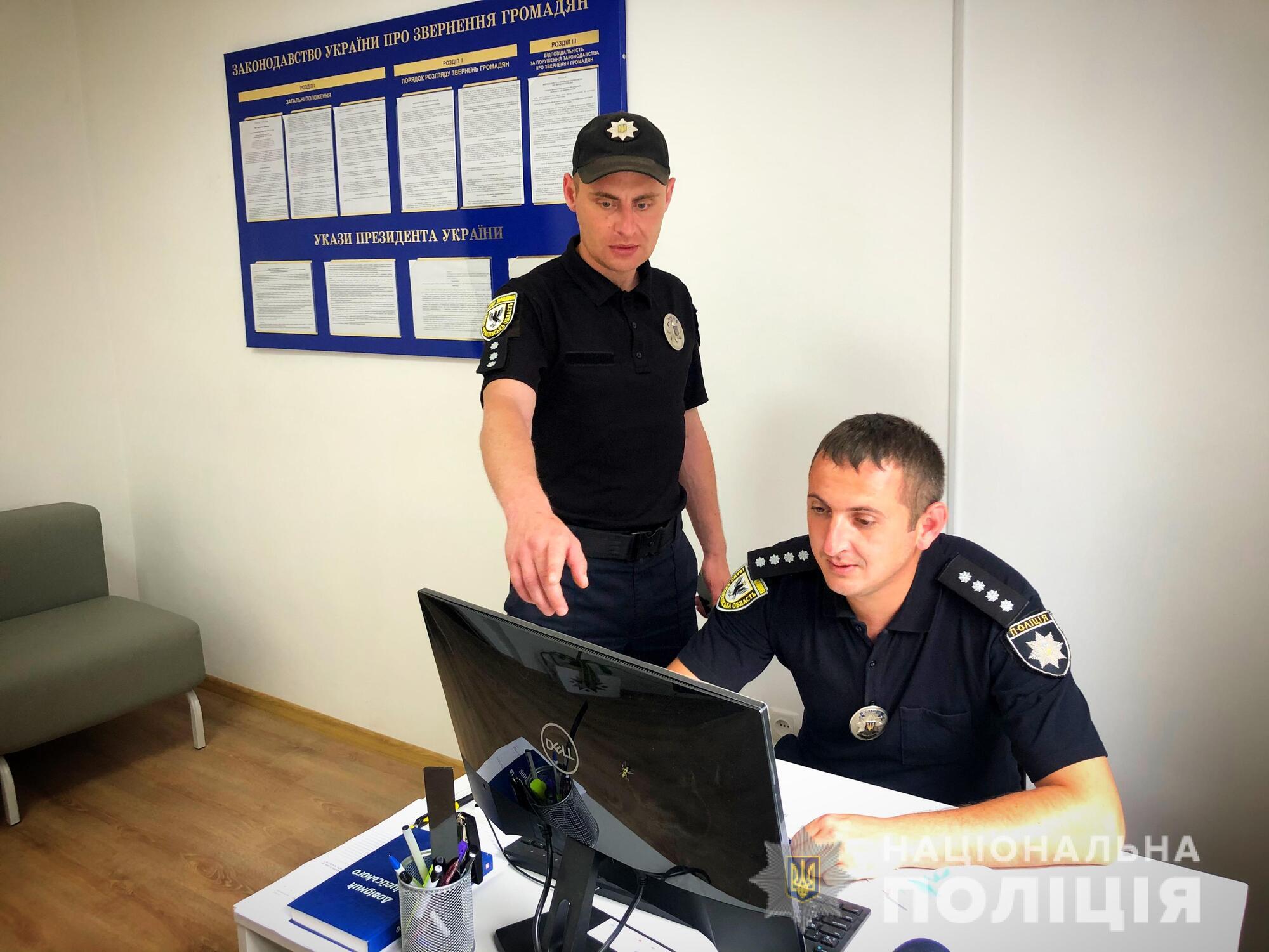 Прикарпатські поліцейські отримали ключі від нового службового автомобіля