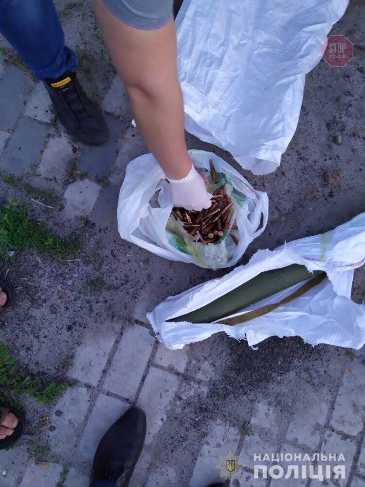 У Харківській області чоловік намагався збути зброю та боєприпаси (фото)