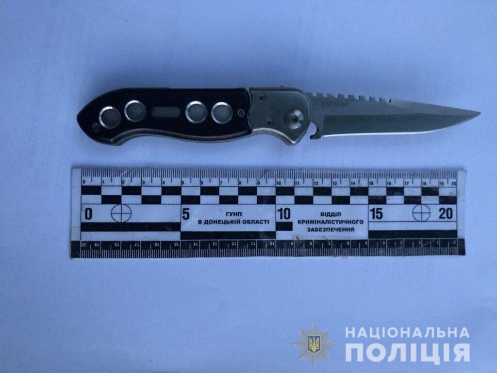 Поліція Світлодарська притягує до відповідальності чоловіка, який наніс ножове поранення знайомому