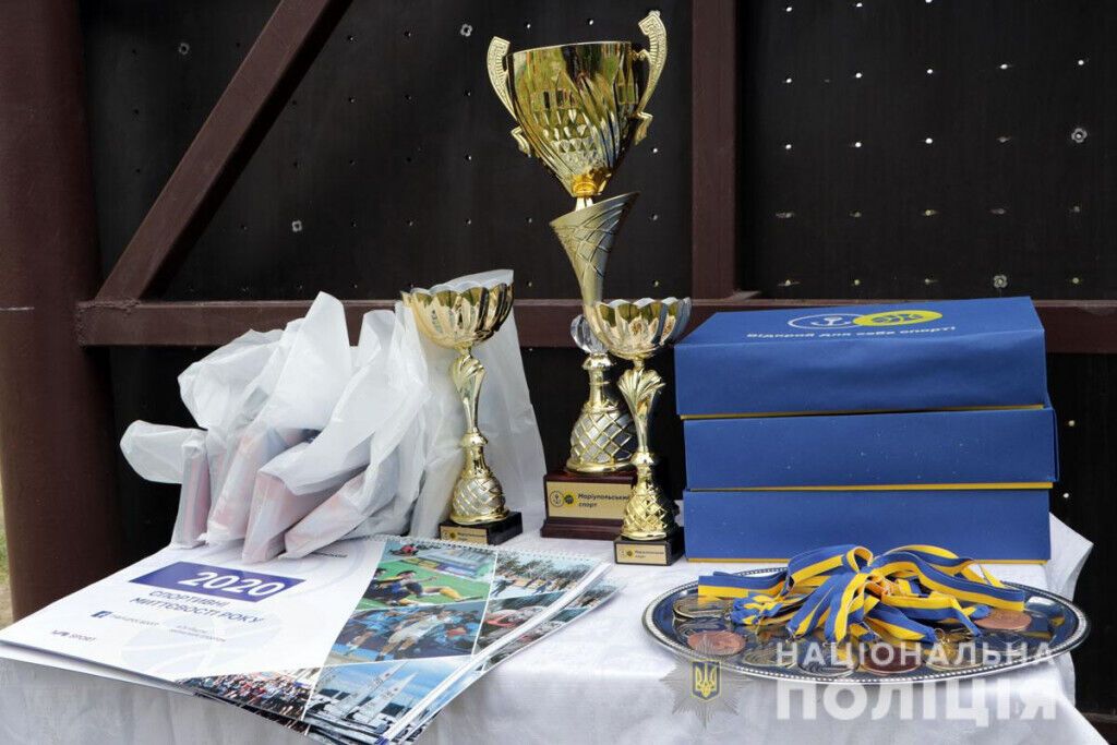 Поліцейські Маріуполя взяли участь у командному змаганні зі скелелазіння