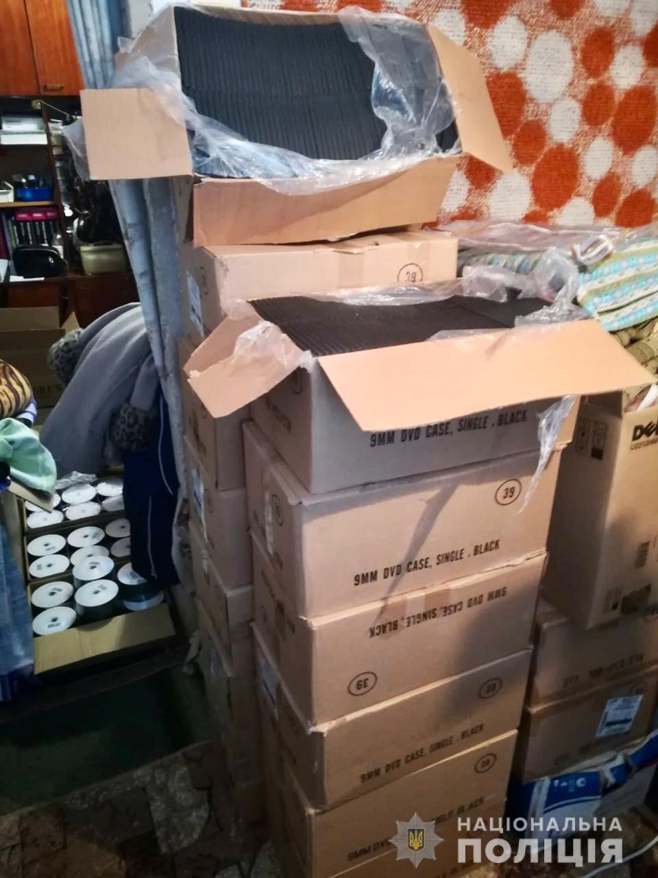 Херсонські поліційські викрили миколаївця, який створив піратський сайт для перегляду фільмів